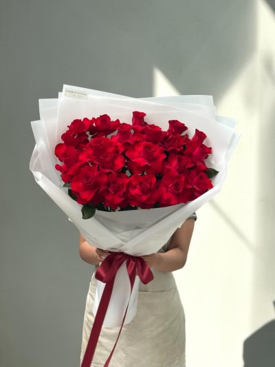 20 Hand-Flexed Red Roses Bouquet